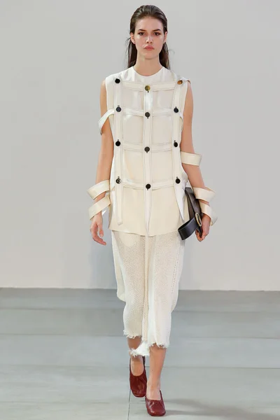 Look 18